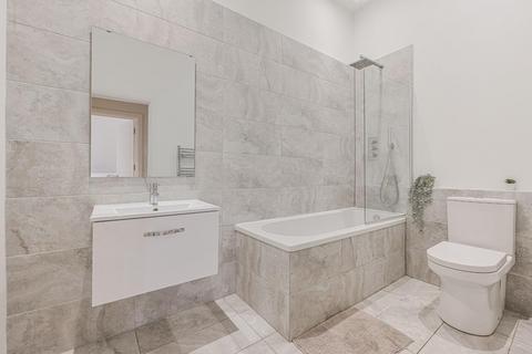 1 bedroom flat for sale, Station Approach, Tadworth KT20