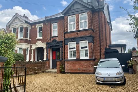 5 bedroom semi-detached house to rent, HIGHFIELD, SO17