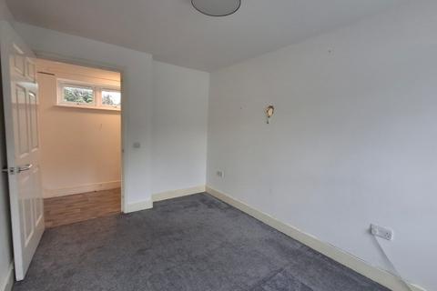 2 bedroom flat to rent, Karim Mews, London E17