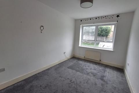 2 bedroom flat to rent, Karim Mews, London E17