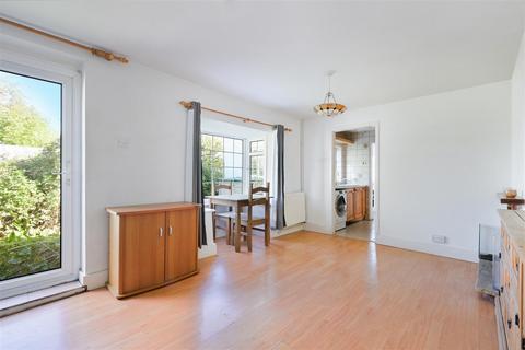 71 Bracken Path, Epsom, KT18 7SZ