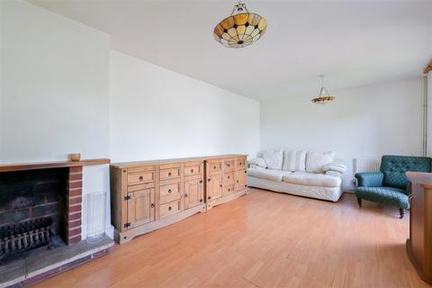 71 Bracken Path, Epsom, KT18 7SZ