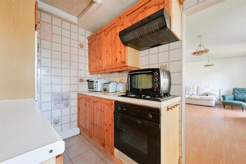 71 Bracken Path, Epsom, KT18 7SZ