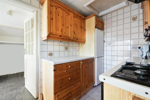 71 Bracken Path, Epsom, KT18 7SZ