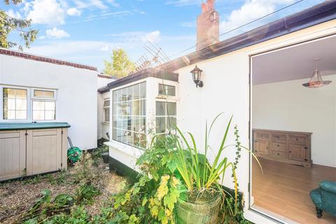71 Bracken Path, Epsom, KT18 7SZ