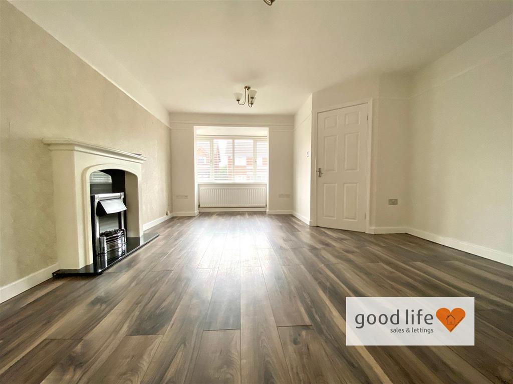 20251001 130533494 i OS31kirkwallclose.jpg