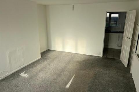 3 bedroom terraced house to rent, Ambleside Drive, Eyres Monsell