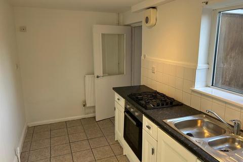 3 bedroom terraced house to rent, Ambleside Drive, Eyres Monsell