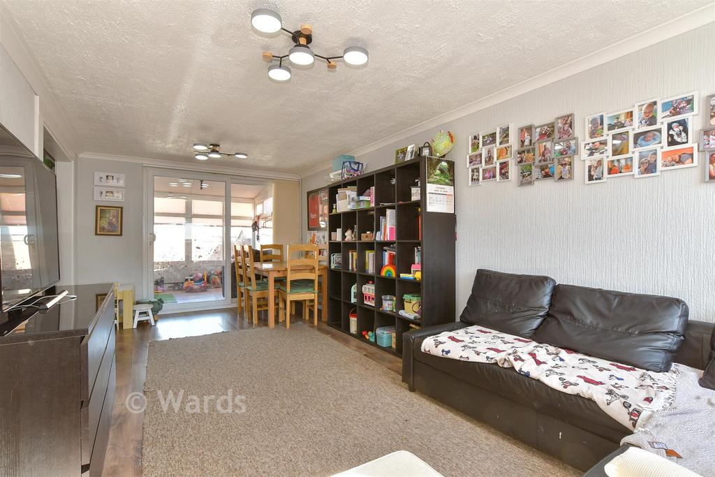 Lounge/Dining Area