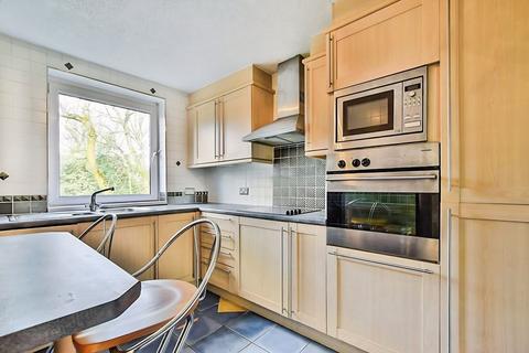 2 bedroom apartment to rent, Manchester M16