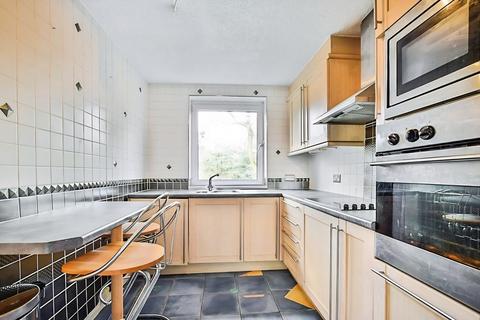 2 bedroom apartment to rent, Manchester M16