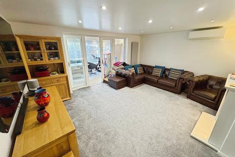 undefined, Warneford Road, Cowlersley, West Yorkshire HD4