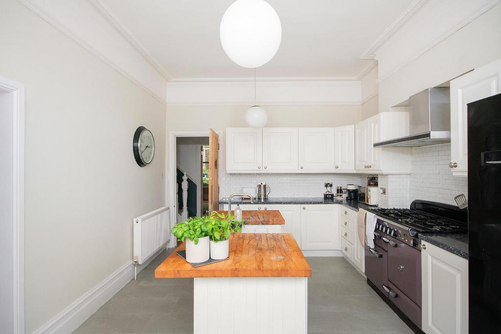 0 C8 RKE - Kitchen B.jpg