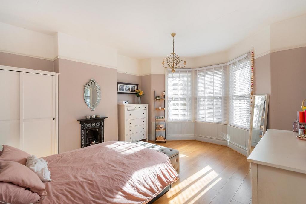 0 C8 RKE - Bedroom O.jpg