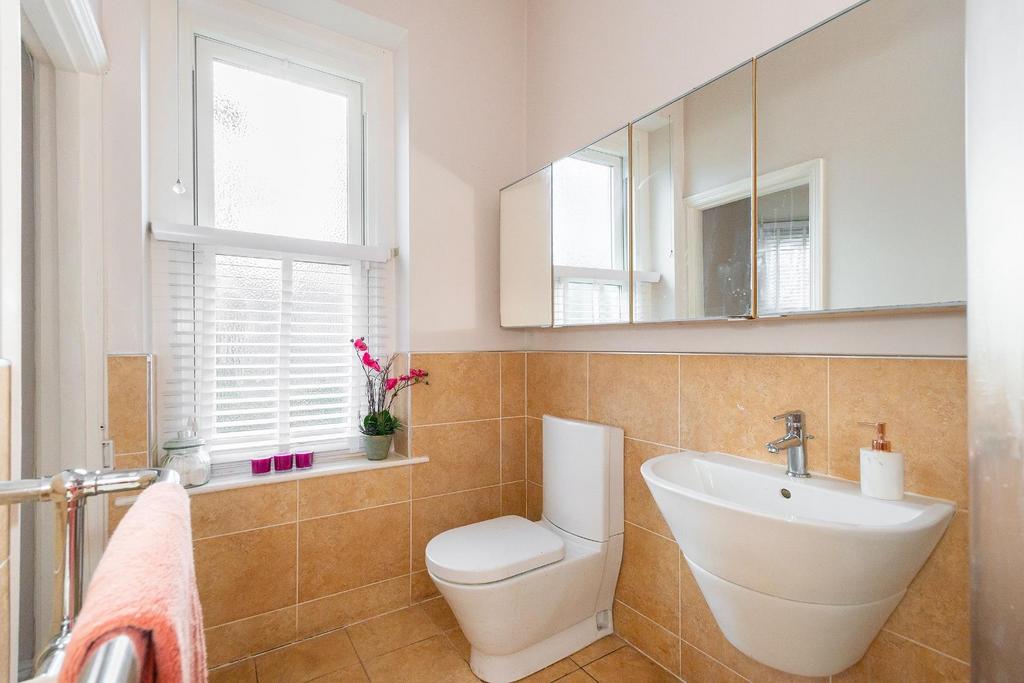 0 C8 RKE - Ensuite B.jpg