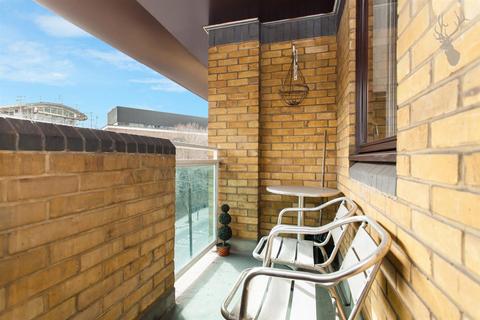 1 bedroom apartment to rent, East Smithfield, Wapping E1W