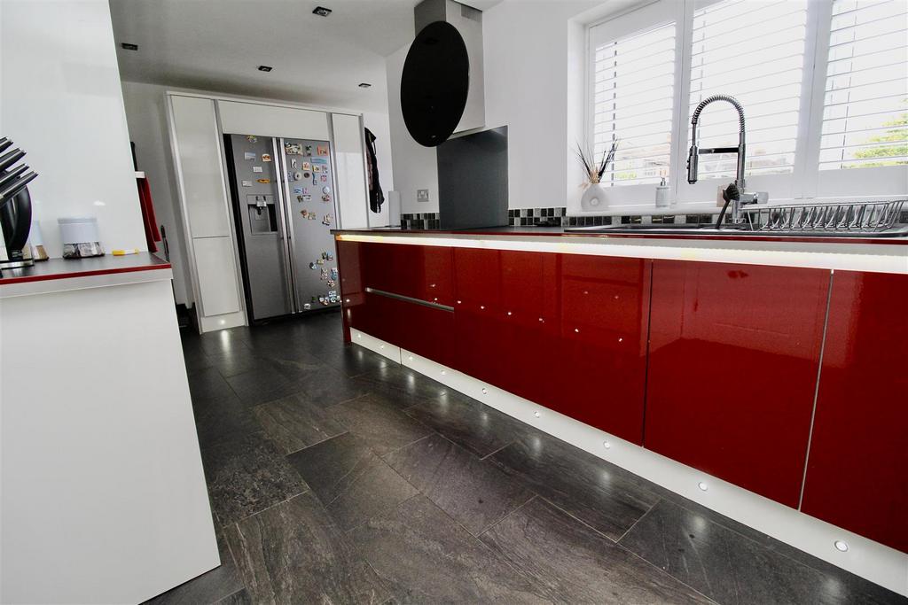 Kitchen (Extended)