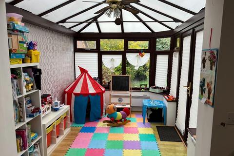 3 bedroom detached house to rent, Emerson Valley