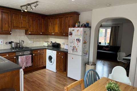 3 bedroom detached house to rent, Emerson Valley