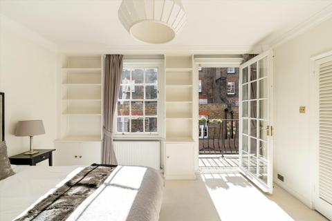 2 bedroom flat to rent, Reeves Mews, London, W1K