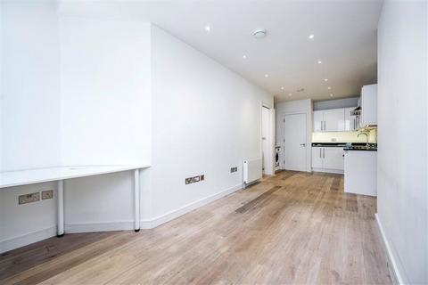 1 bedroom flat to rent, Charlotte Street, London W1T