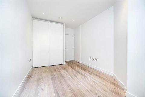 1 bedroom flat to rent, Charlotte Street, London W1T