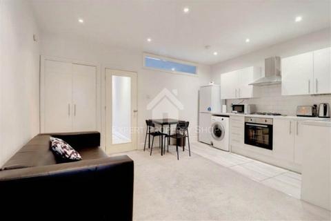 2 bedroom flat to rent, Ground floor flat, Portland Road, South Norwood