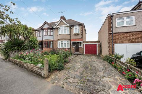 Hamilton Avenue, Romford, RM1