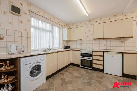3 bedroom semi-detached house for sale, Hamilton Avenue, Romford, RM1