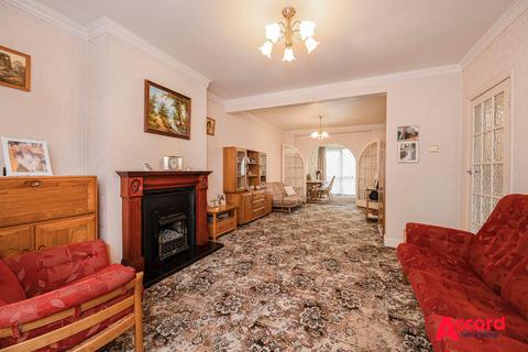 3 bedroom semi-detached house for sale, Hamilton Avenue, Romford, RM1