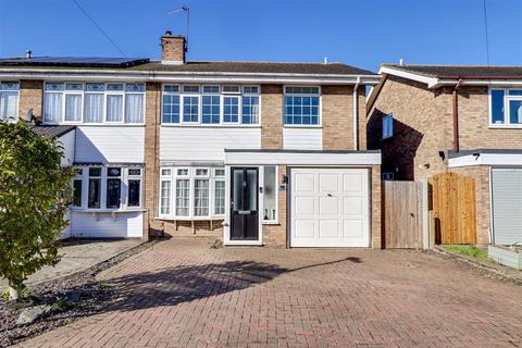 4 bedroom semi-detached house for sale, The Lawns, Benfleet SS7