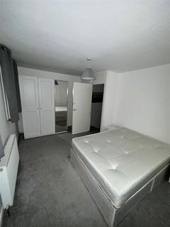 2 bedroom apartment to rent, Sark House, London