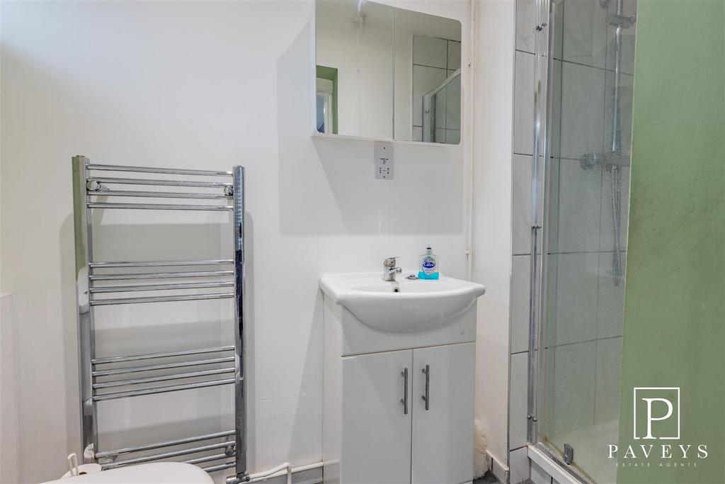 Cloakroom/shower room
