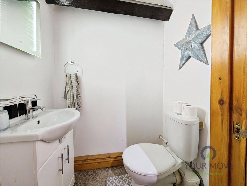 En Suite Cloaks W/C