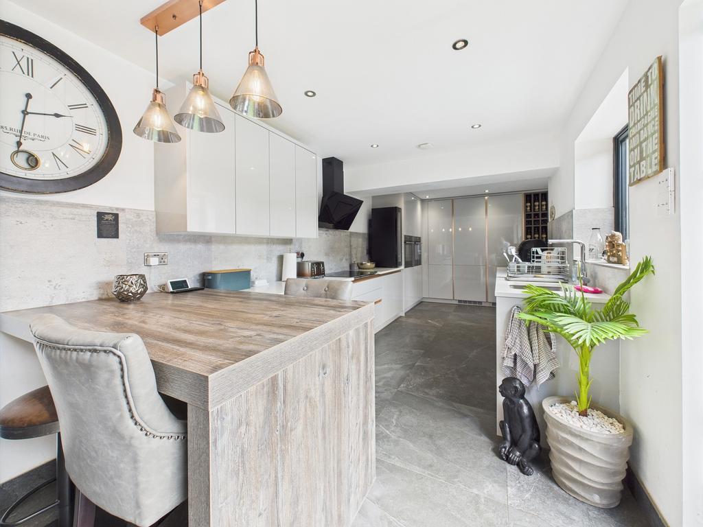 Kitchen/Breakfast Area