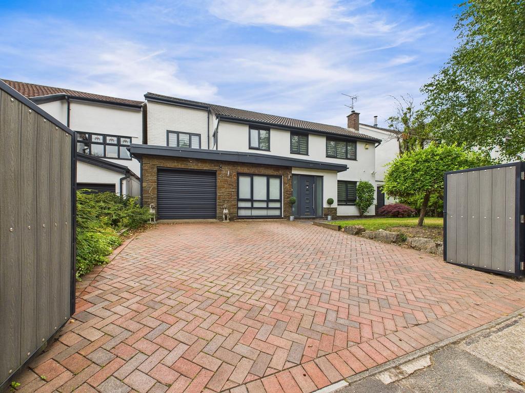 Driveway &amp; Front Entrance