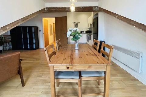 2 bedroom flat to rent, Crown Street, Leeds, UK, LS2