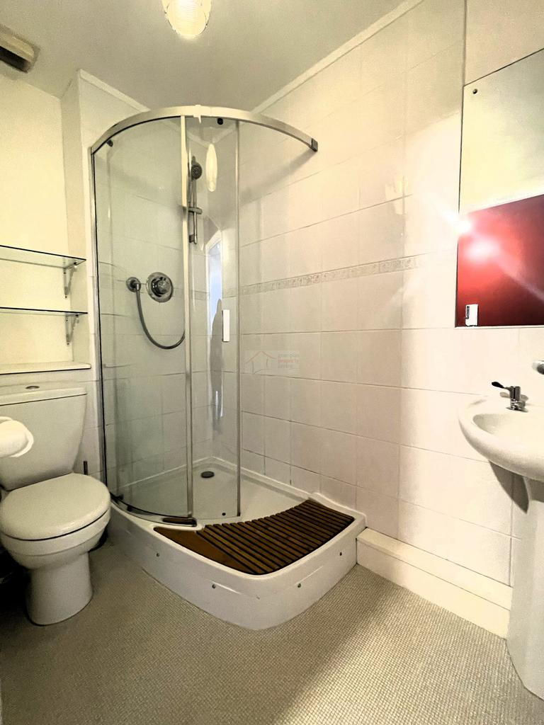 Shower Room.JPG
