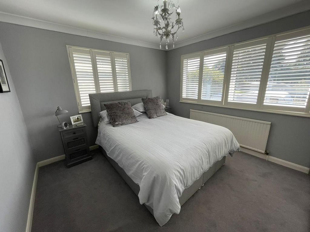 Bedroom 1.jpg