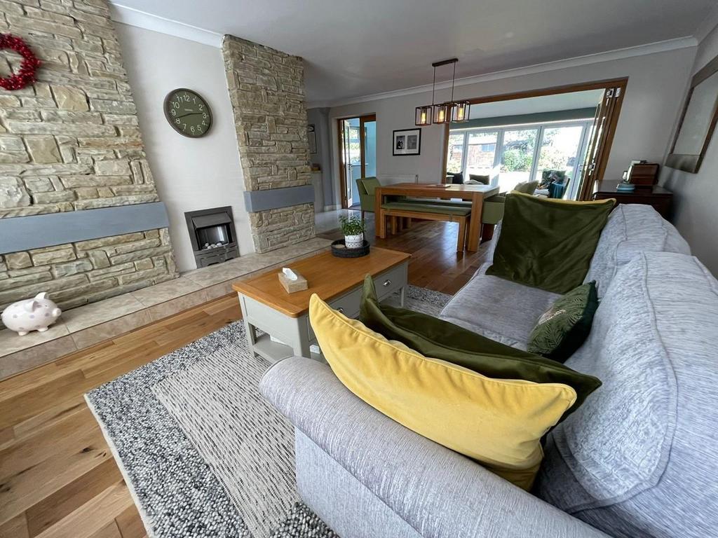 Living area 2.jpg