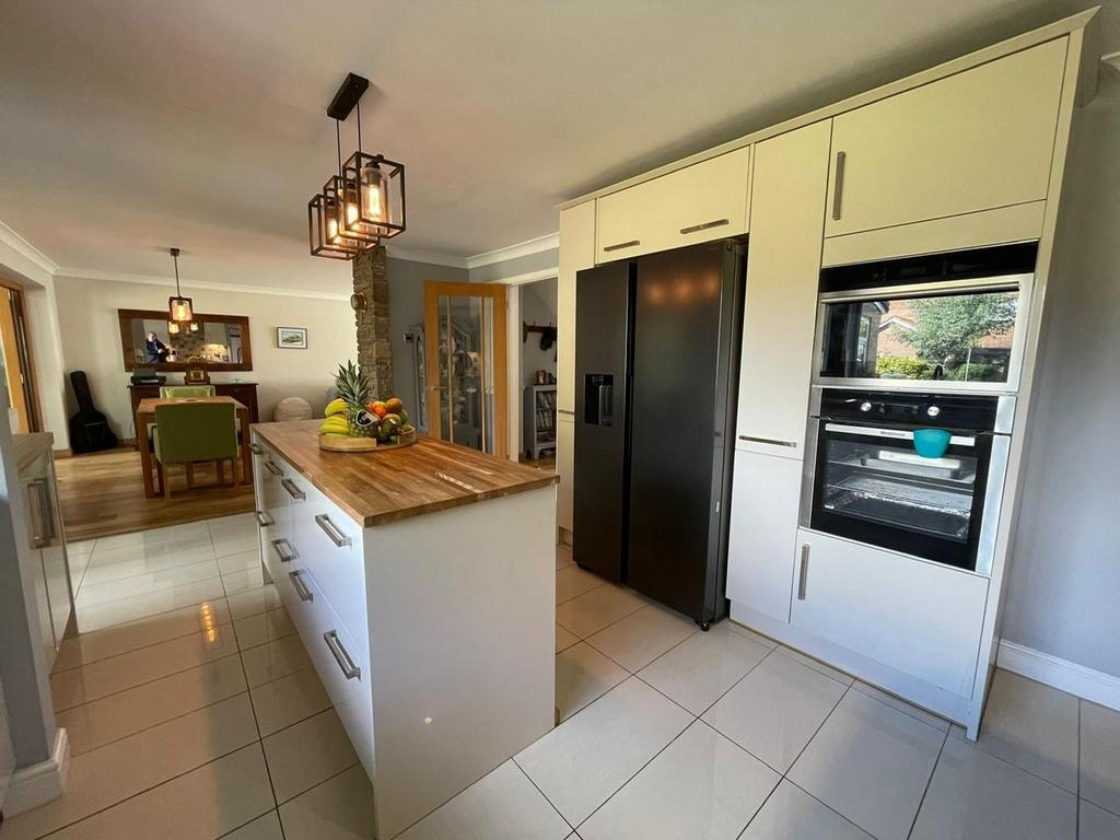 Kitchen 2.jpg
