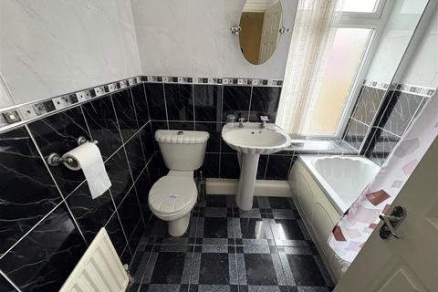 2 bedroom terraced house for sale, St. Helena, Denholme, Bradford