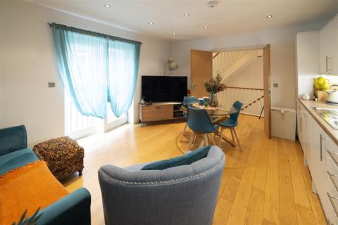 undefined, Chiswick High Road, W4