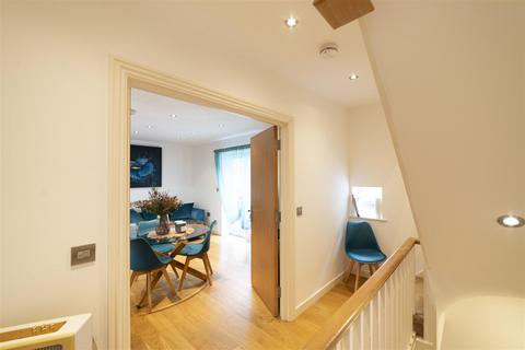 undefined, Chiswick High Road, W4