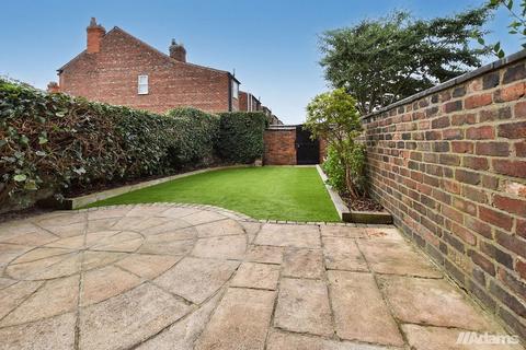 3 bedroom terraced house for sale, Warburton Street WA4