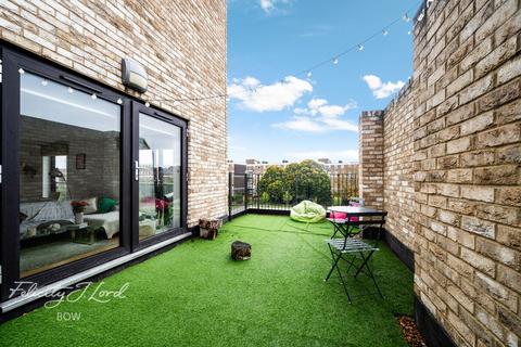 3 bedroom apartment for sale, Axio Way, London