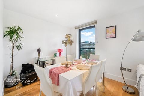 3 bedroom apartment for sale, Axio Way, London