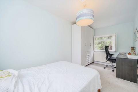 undefined, Oliver Close, London W4