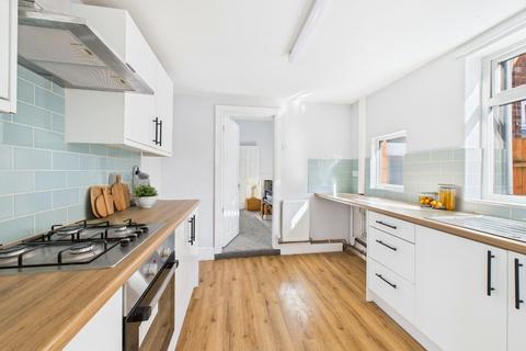 3 bedroom end of terrace house for sale, Summergangs Road, Hull, HU8 8JX