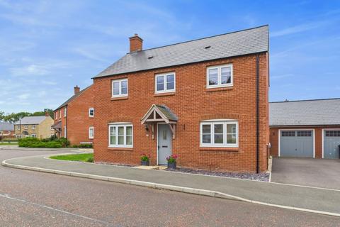 3 bedroom detached house for sale, Tanters Road, Towcester, NN12